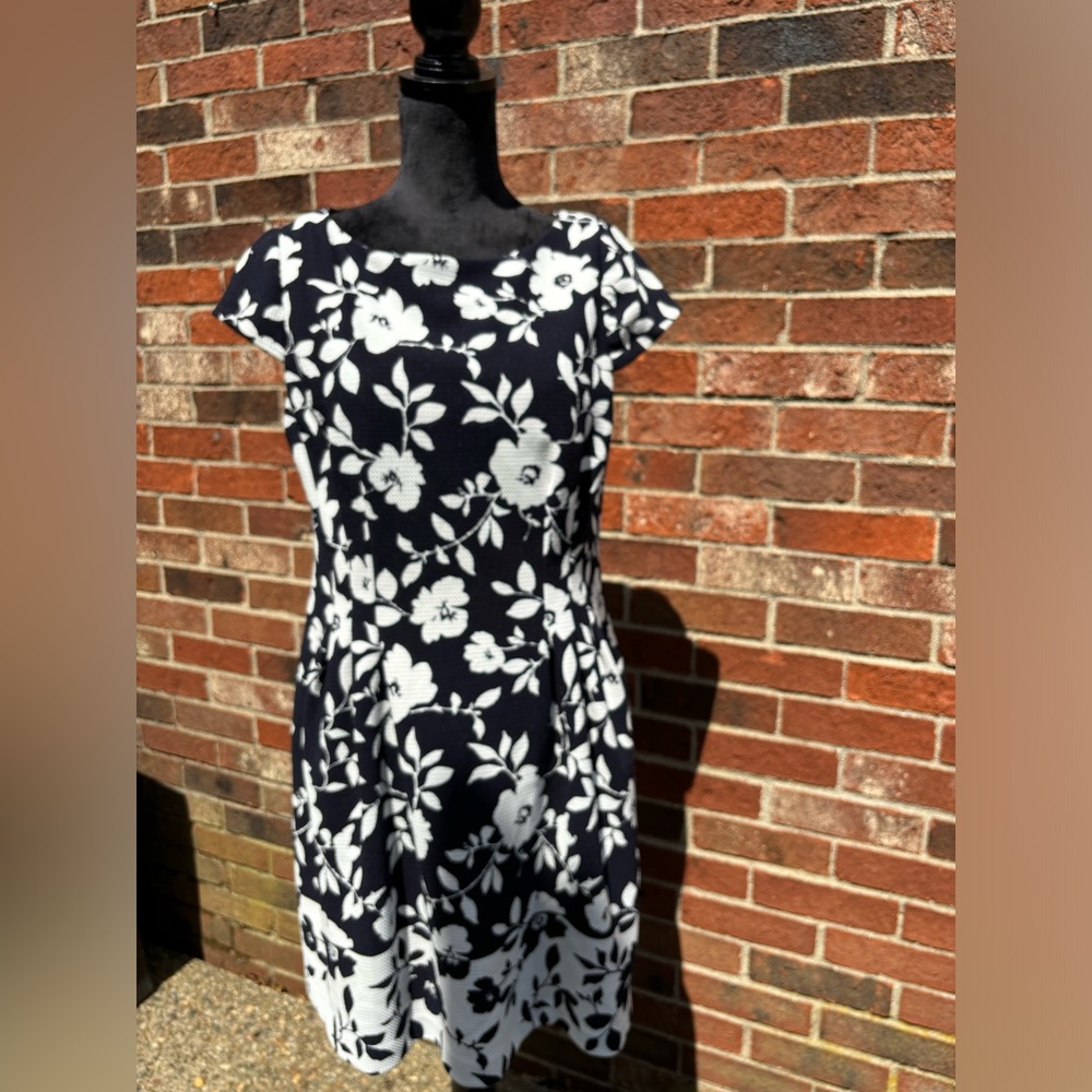 Jessica Howard Navy blue/ white dress size 14p. EUC